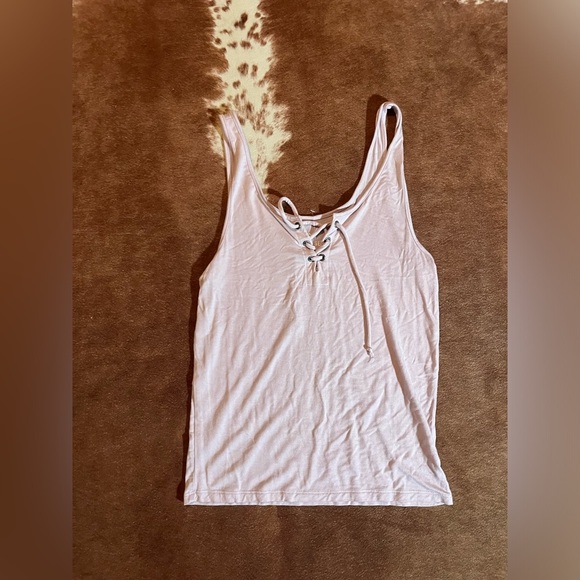 American Eagle soft and sexy tank 
size medium 
Light pink - Picture 1 of 2